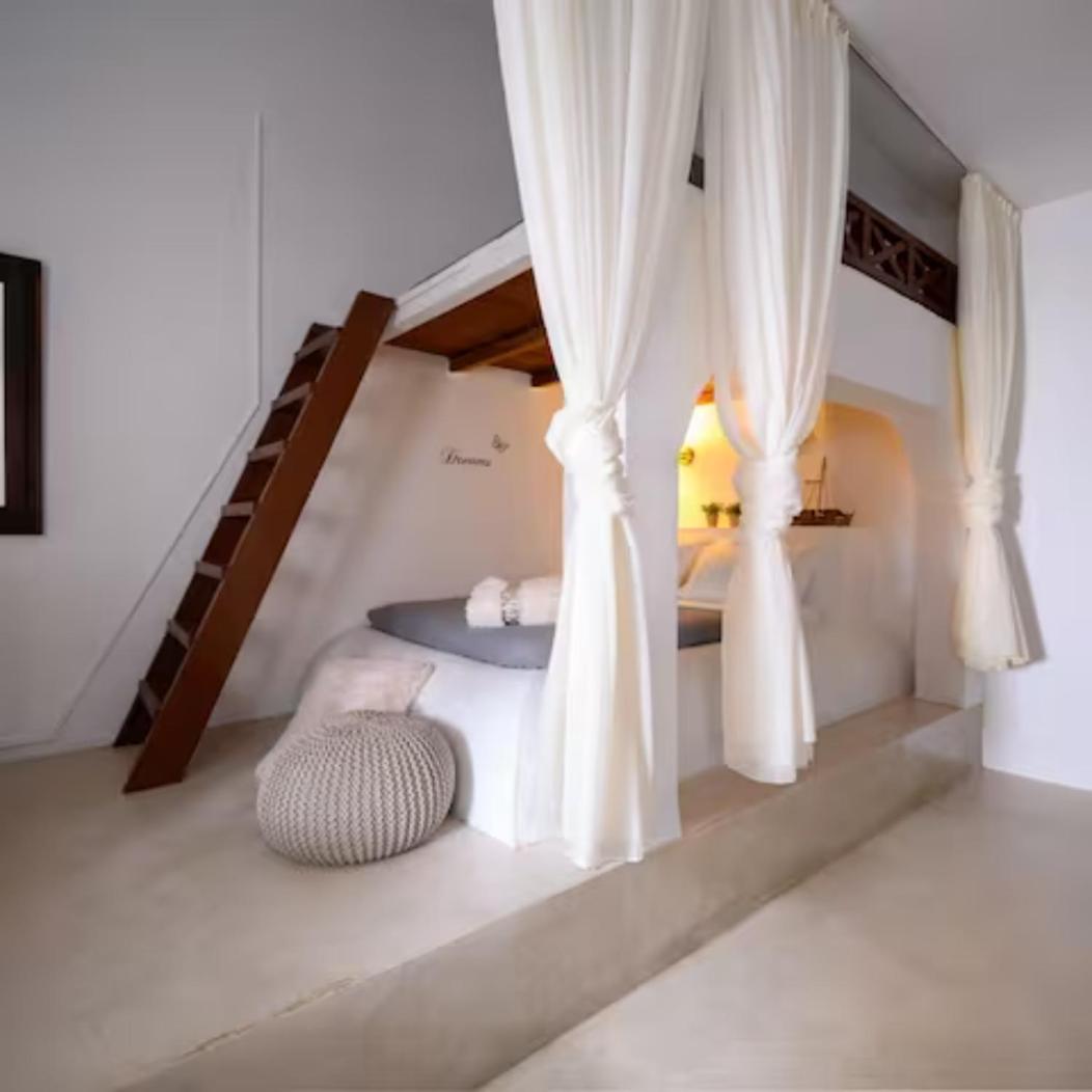 On An Island Suites & Apartments - Fira Eksteriør bilde